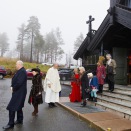 25. desember: Kong Harald og Dronning Sonja deltar ved den tradisjonelle 1. juledags høymessen i Holmenkollen kapell i Oslo (Foto: Vegard Grøtt / NTB scanpix)